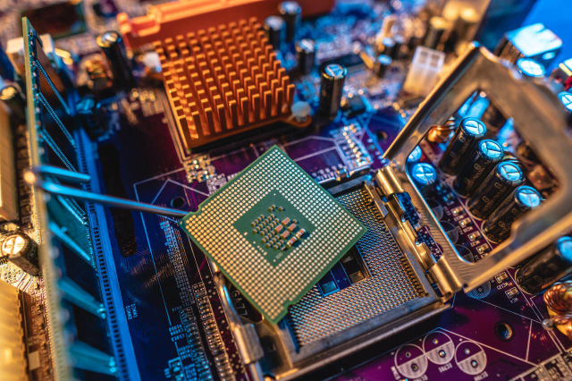 【供應(yīng)】Microchip微控制器，供應(yīng) 8 位 MCU，PIC? MCU，AVR? MCU，16 位 MCU